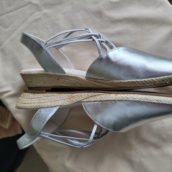 NWOB David Tate Miracle Size 9.5 Silver Shoes - Picture 3 of 5